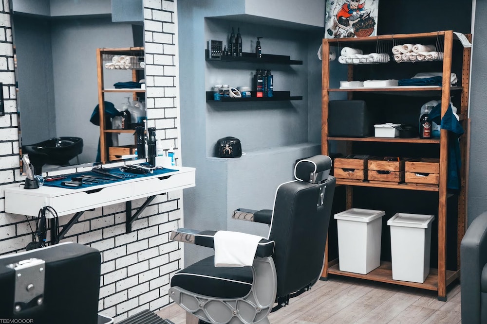Desain interior usaha barbershop